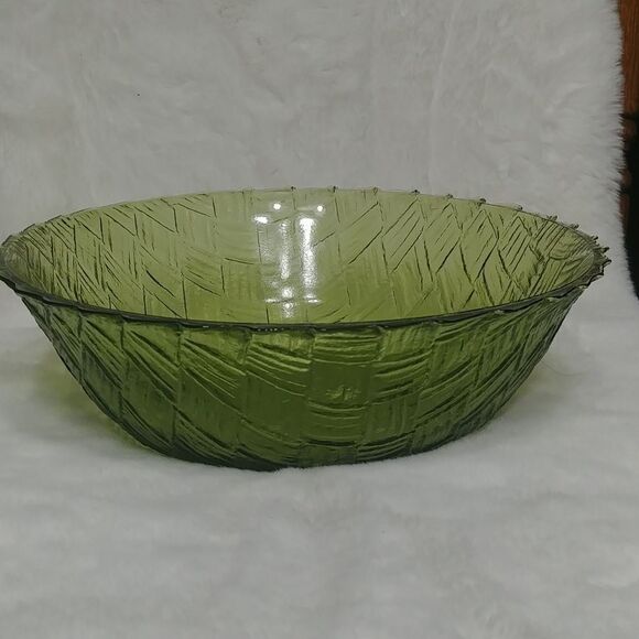 Vintage Indiana Glass Weavetex Glassware Avocado Green Basket Weave Bowl 9in dia - Picture 1 of 8